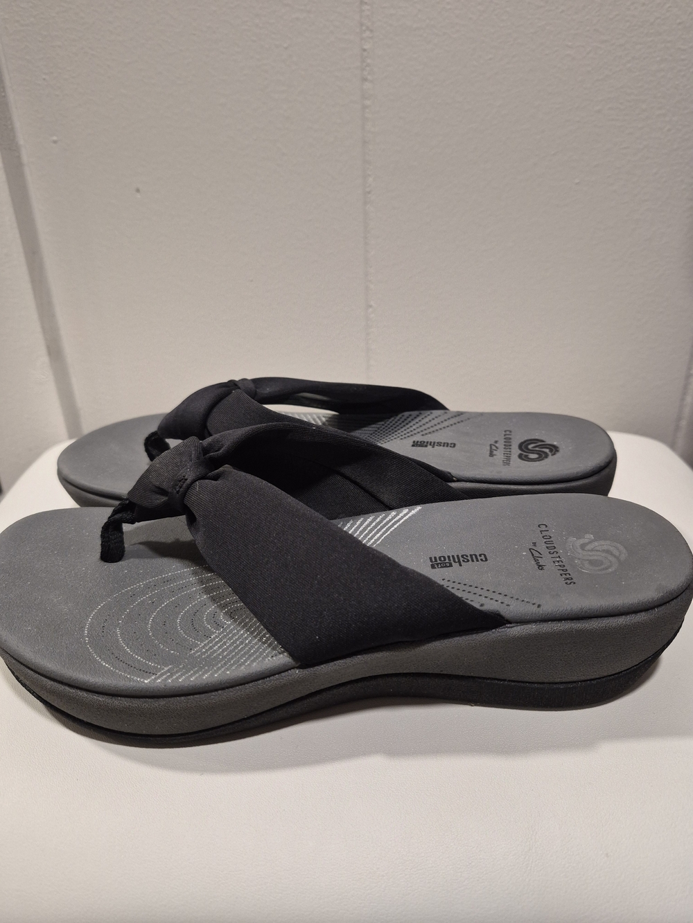 Cloudsteppers by Clarks Black Knotted Thong Sandals - Picture 2 of 3